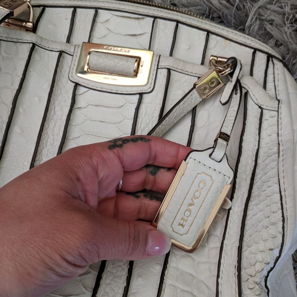 ❌SOLD❌White Coach purse - Picture 2 of 8